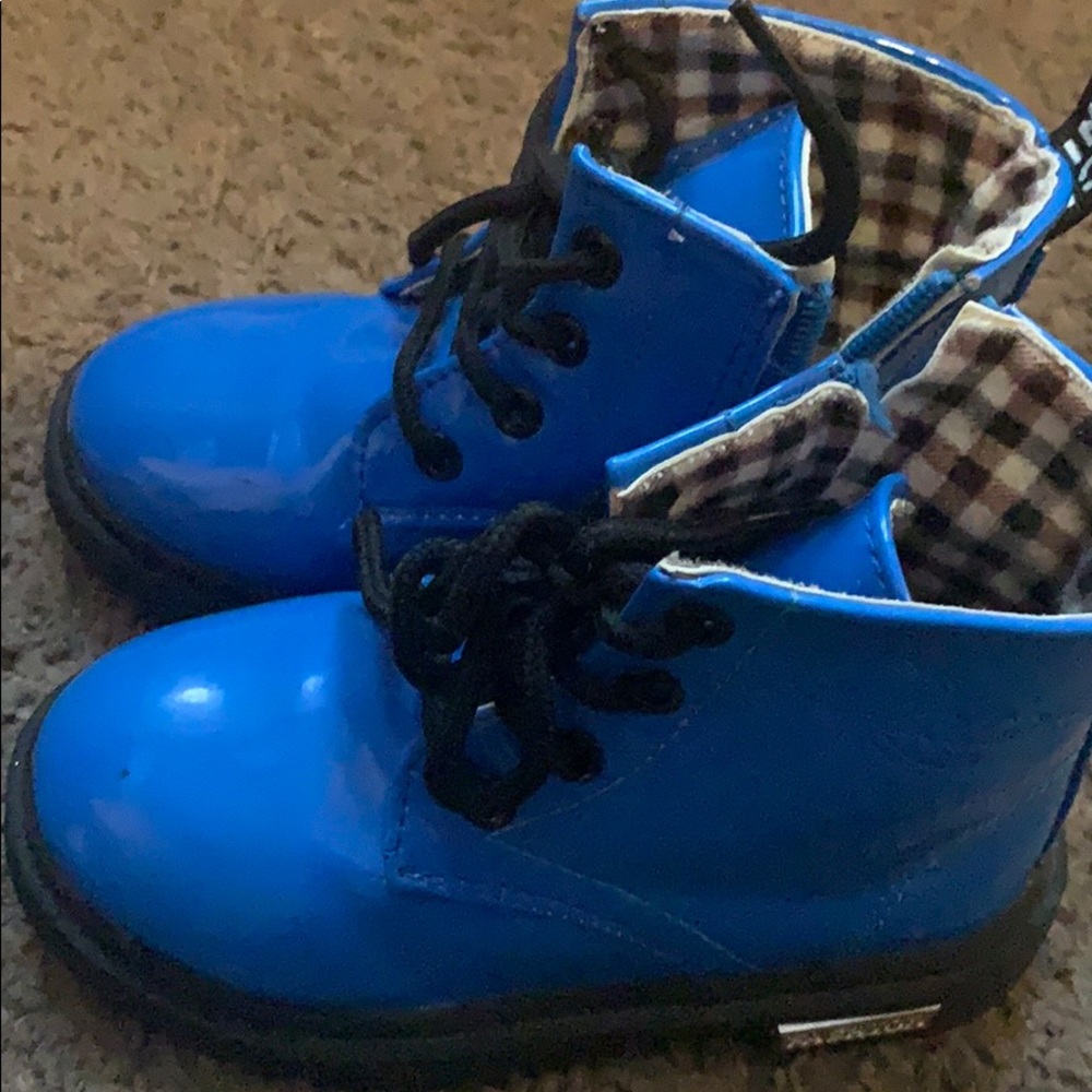 Girl boots